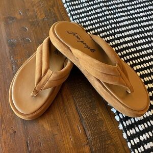 Free People Wonderland Thong Sandals - Tan - Size 40